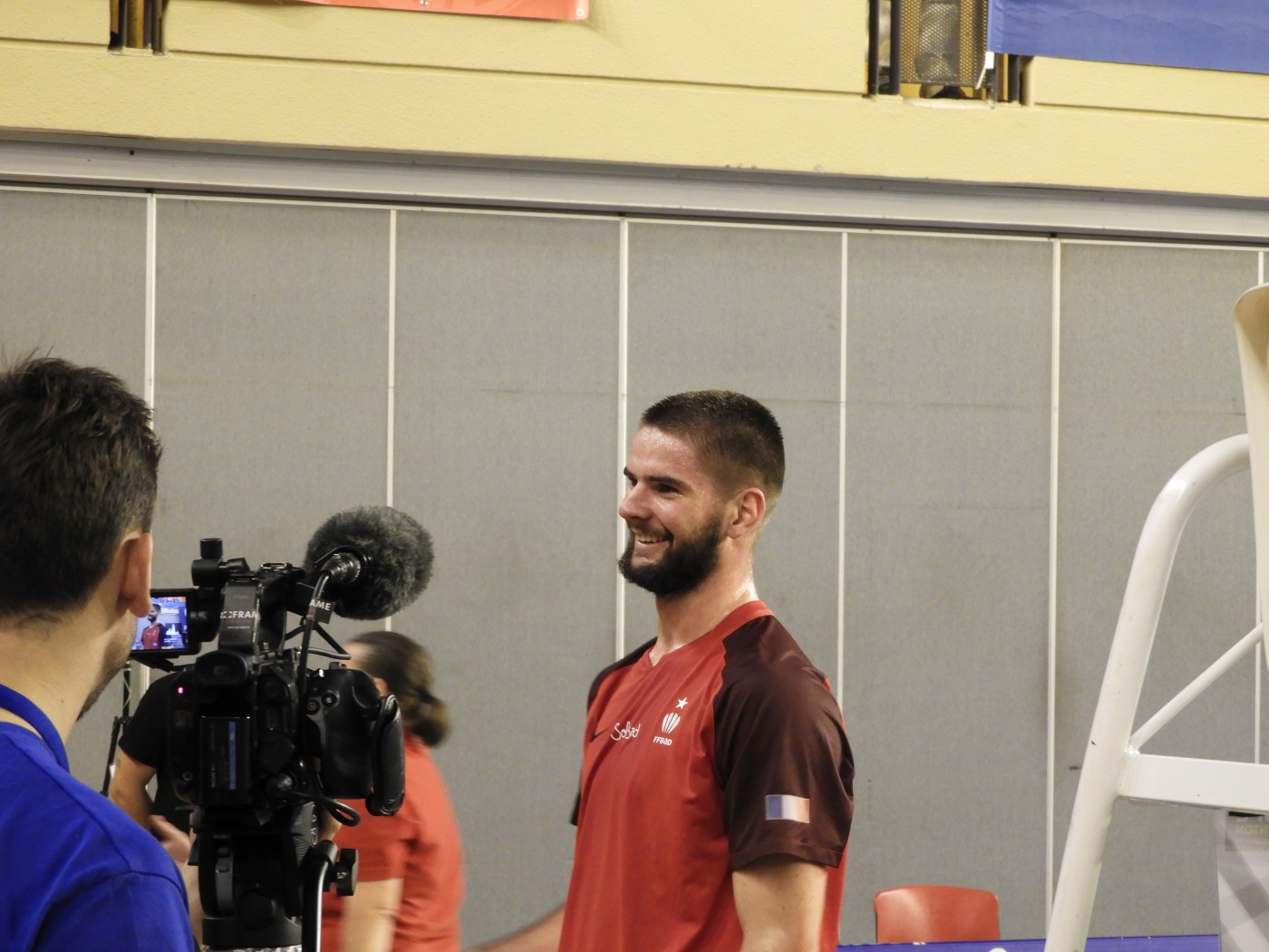 Le champion français, numéro 1 mondial, de parabadminton tout sourire après sa victoire en simple